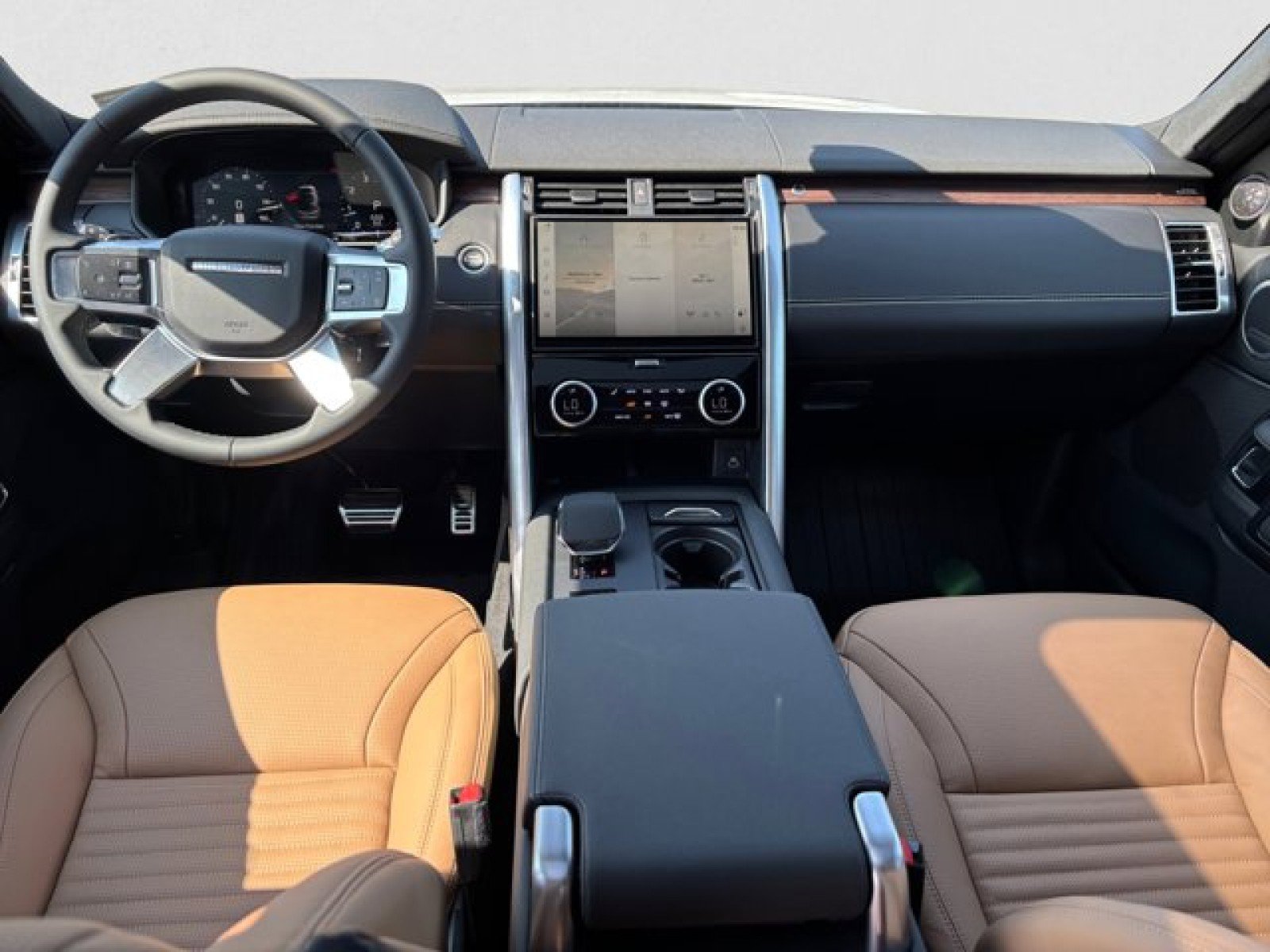 New 2025 Land Rover Discovery Dynamic SE image 13