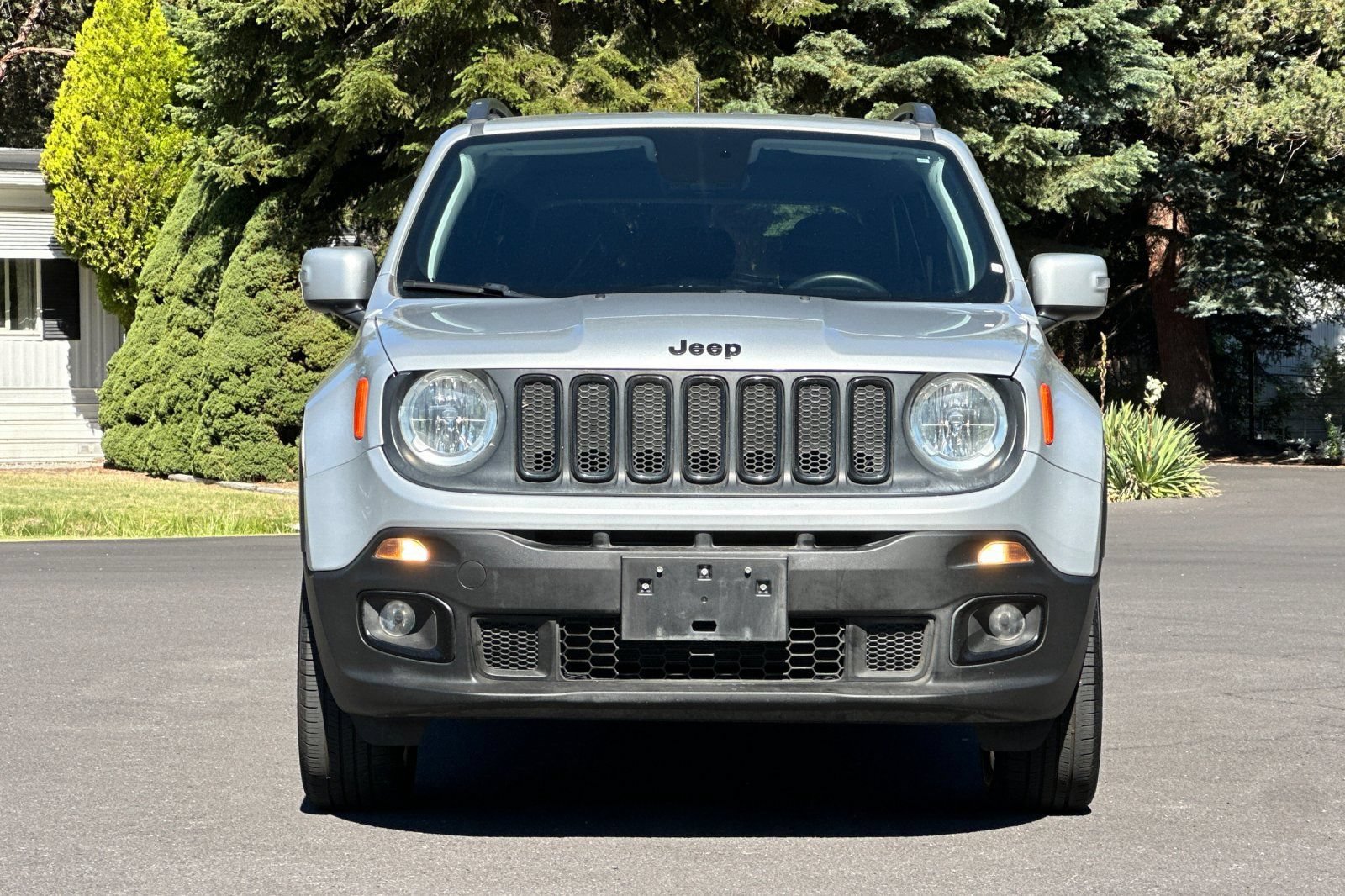 Used 2018 Jeep Renegade Altitude w/ UConnect 8.4 Nav Group AWD/4WD image 9
