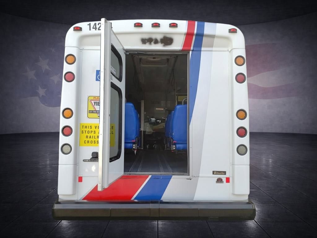 Used 2015 Chevrolet Express 4500 w/ Shuttle Bus Package RWD image 12