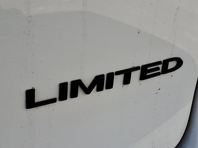 Used 2025 Chrysler Pacifica Limited FWD image 29