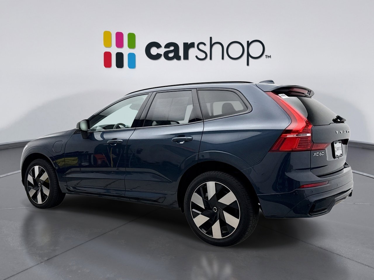 Used 2025 Volvo XC60 T8 Plus w/ Climate Package image 3