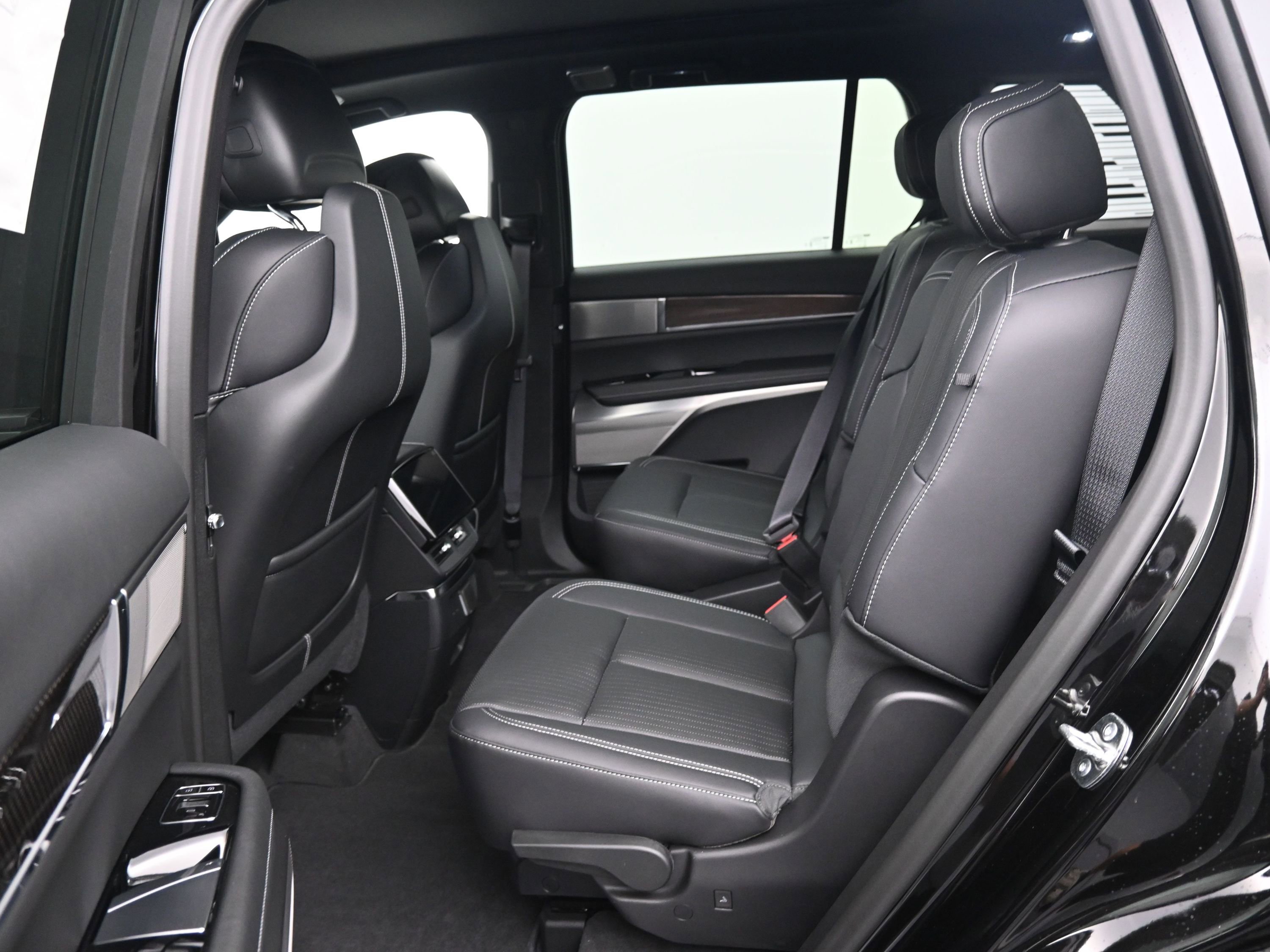 New 2026 Cadillac Vistiq Luxury w/ LPO, Floor Liner Package image 9