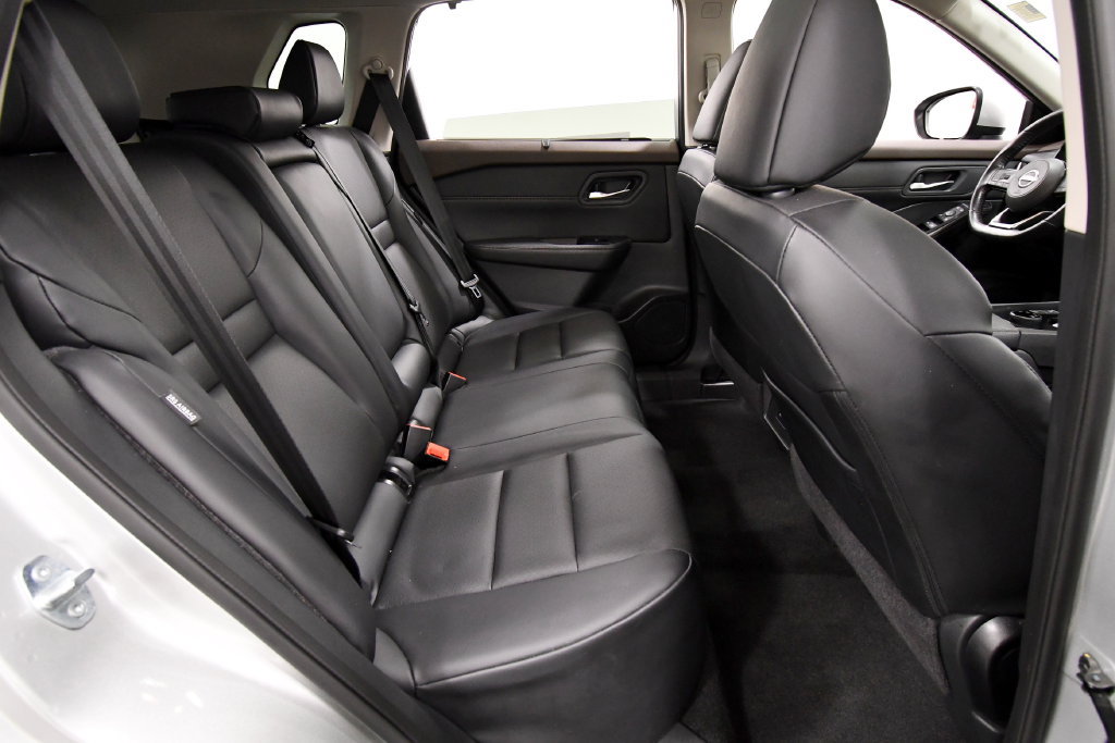 Used 2023 Nissan Rogue SV w/ SV Premium B Package AWD/4WD image 18