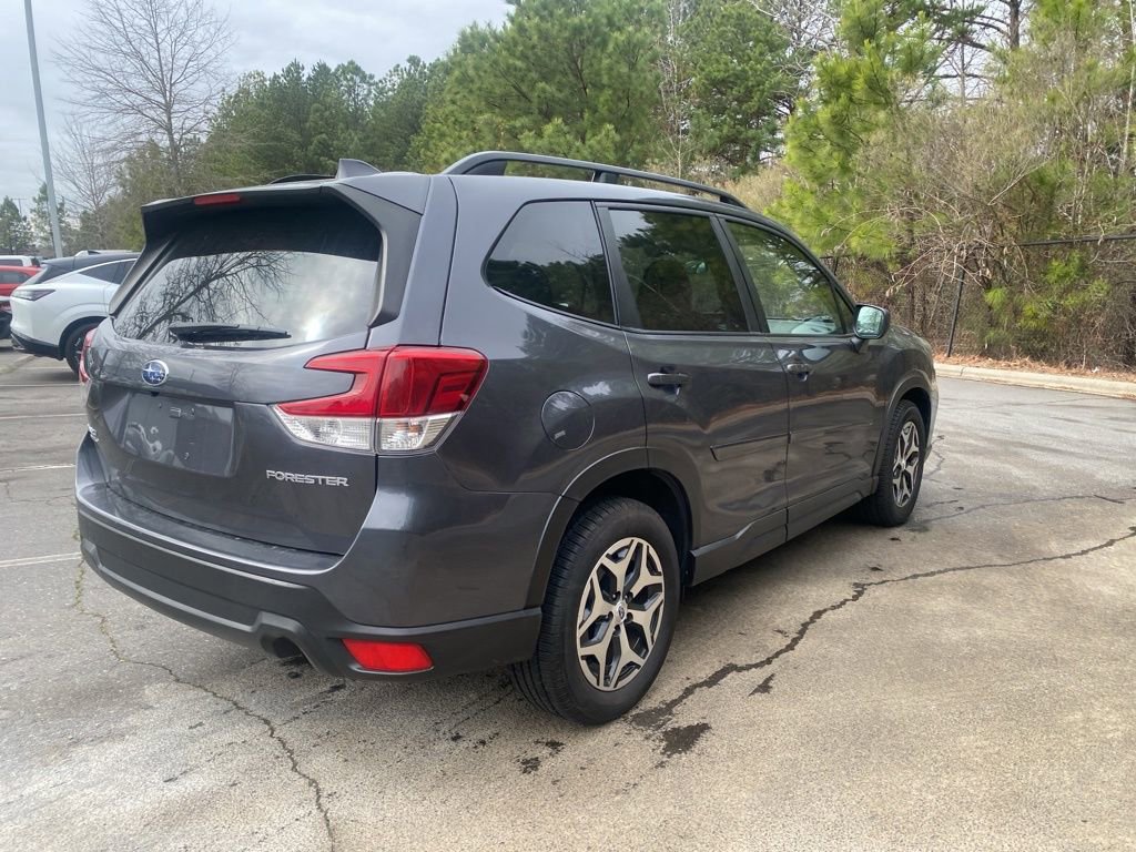 Used 2021 Subaru Forester Premium image 3