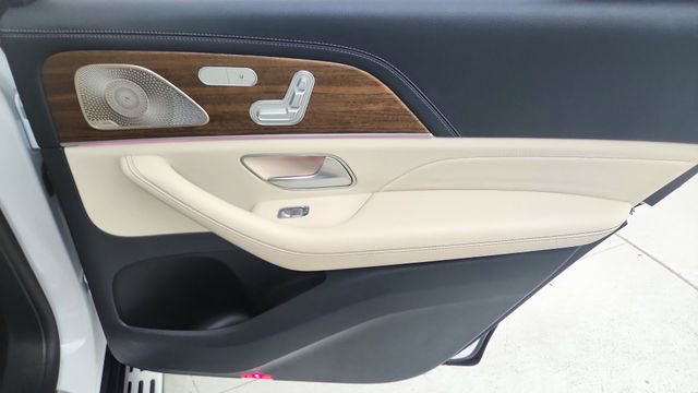 Used 2024 Mercedes-Benz GLS 450 4MATIC image 28
