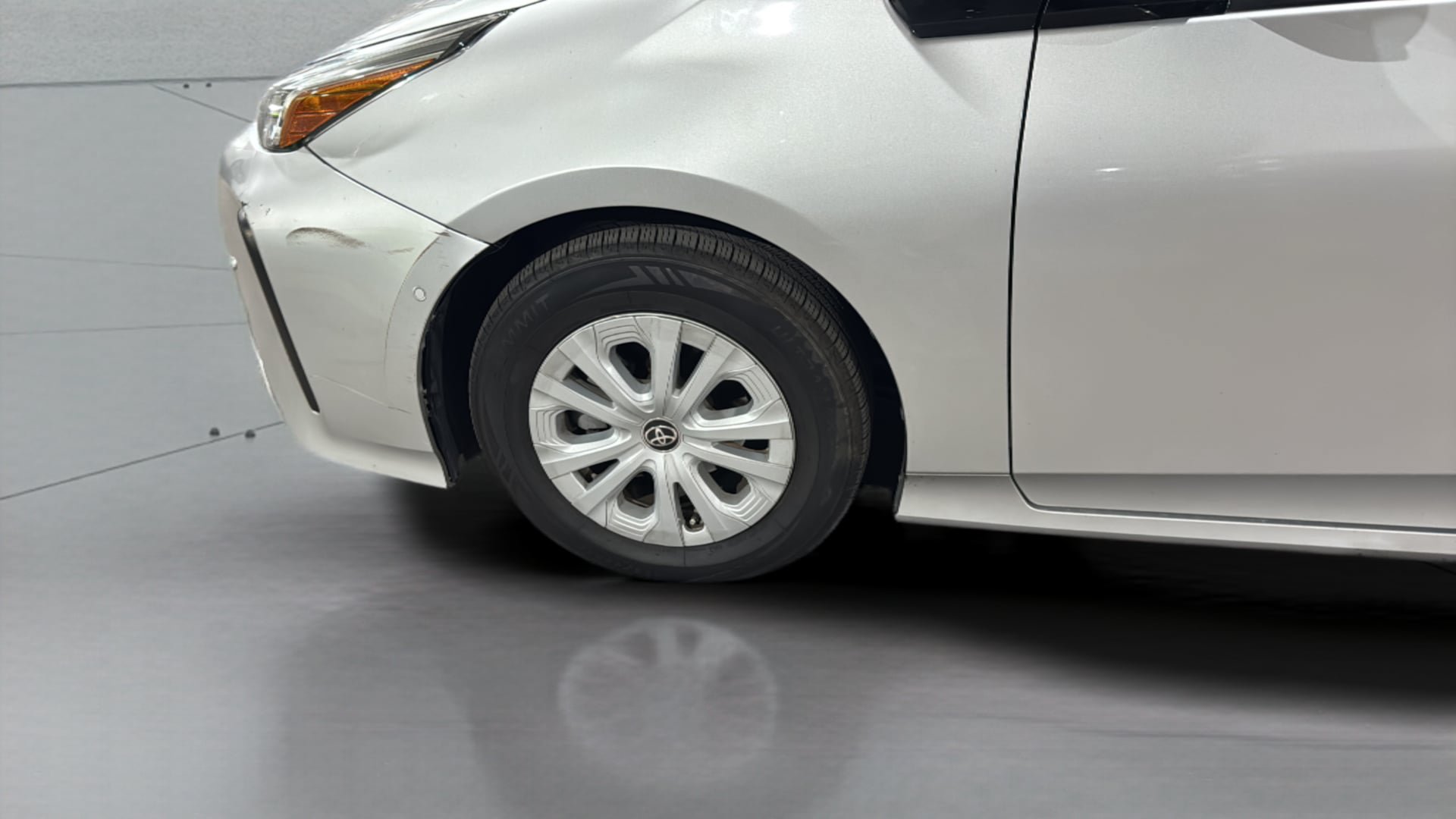 Used 2019 Toyota Prius LE w/ Preferred Accessory Package FWD image 36