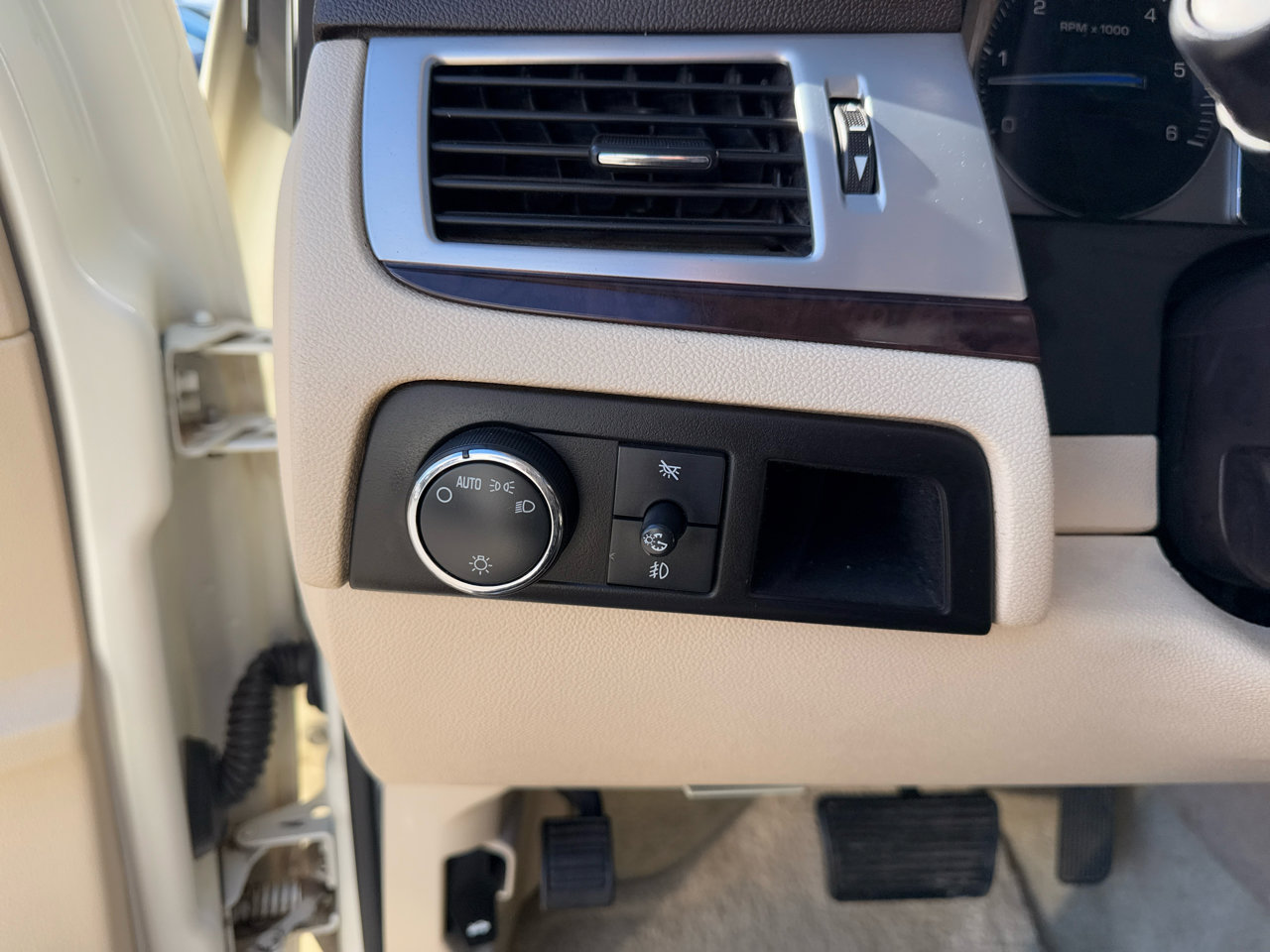 Used 2007 Cadillac Escalade AWD w/ Information Package image 29