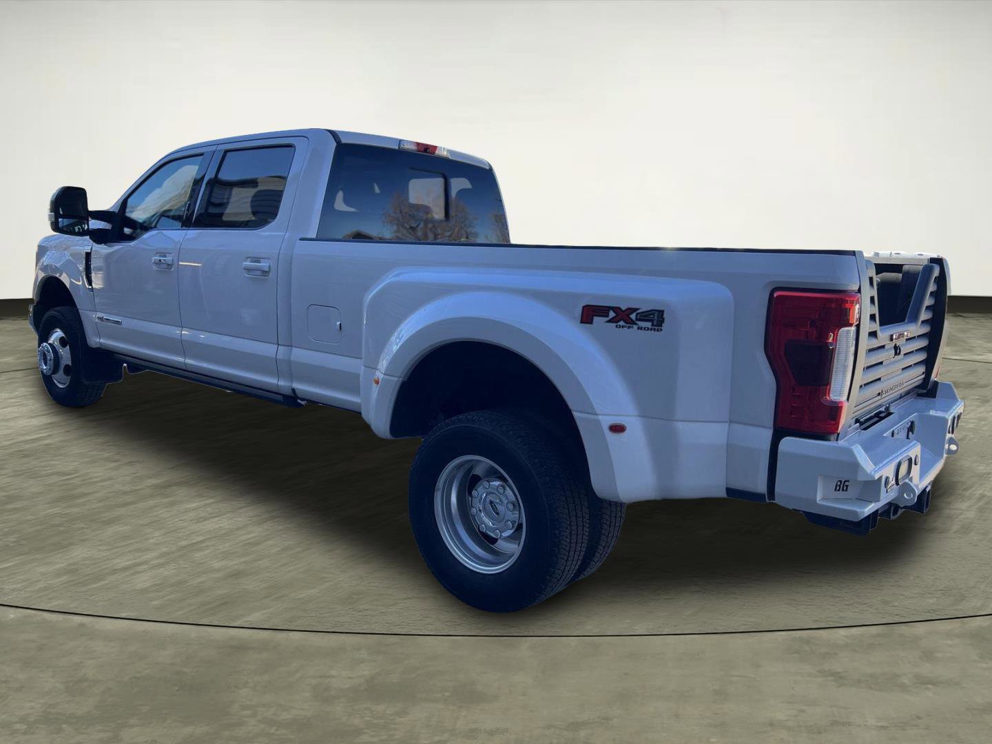 Used 2018 Ford F350 Lariat w/ Lariat Ultimate Package image 6