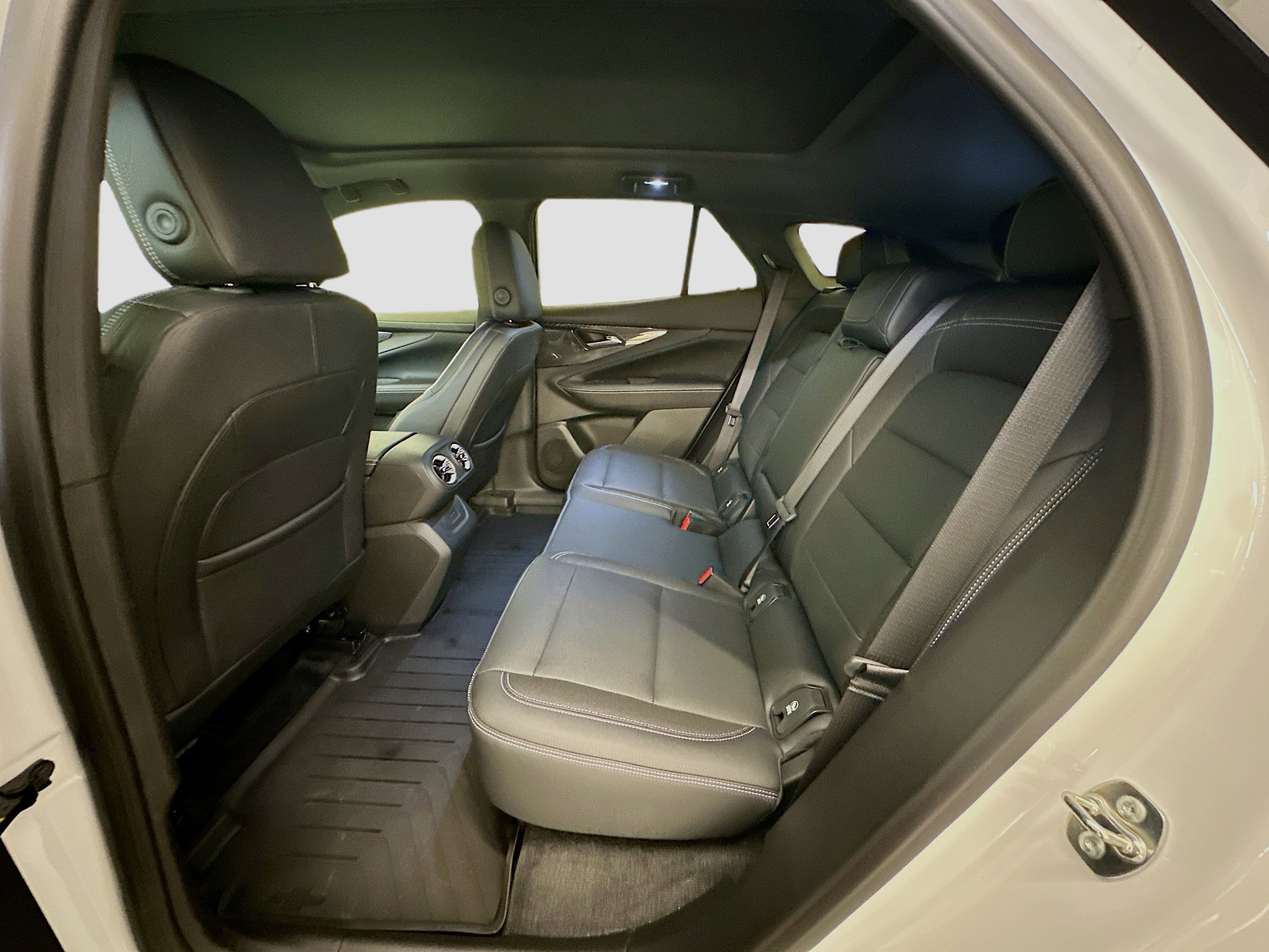 Used 2024 Chevrolet Blazer EV LT AWD/4WD image 30