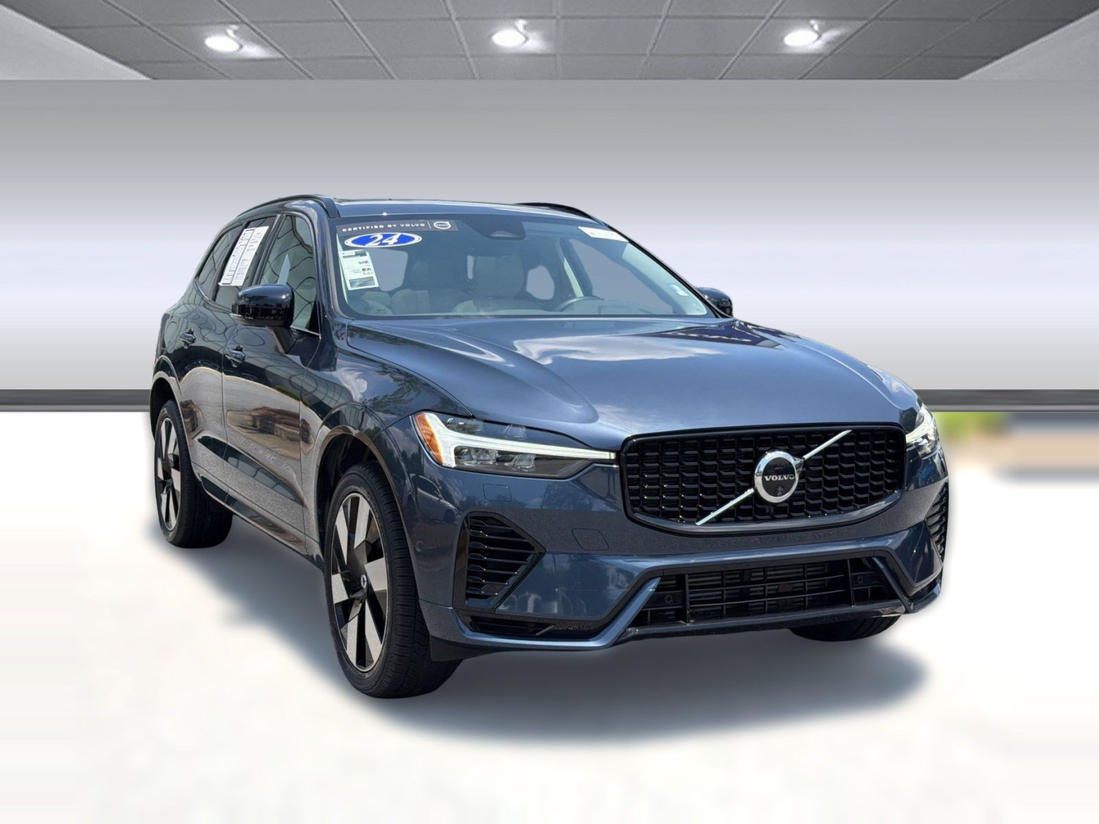 Used 2024 Volvo XC60 T8 Plus w/ Climate Package AWD/4WD image 7