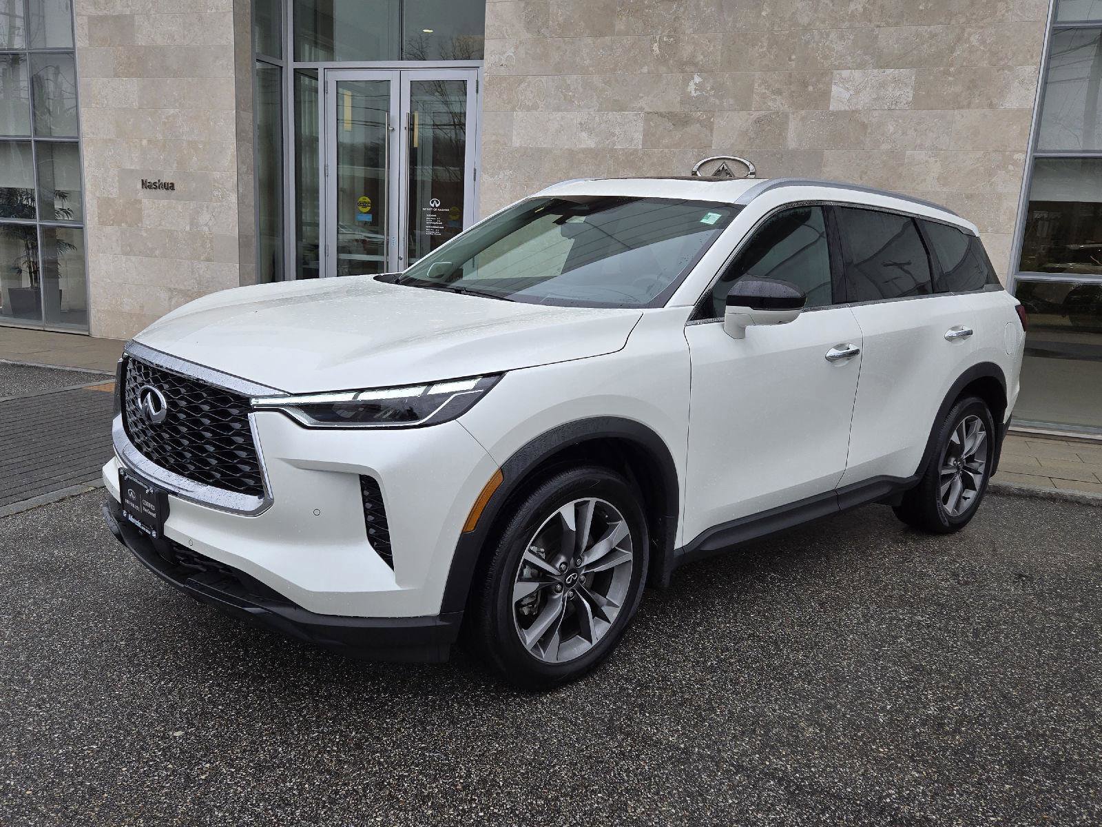 Certified 2025 INFINITI QX60 Luxe w/ Vision Package image 2