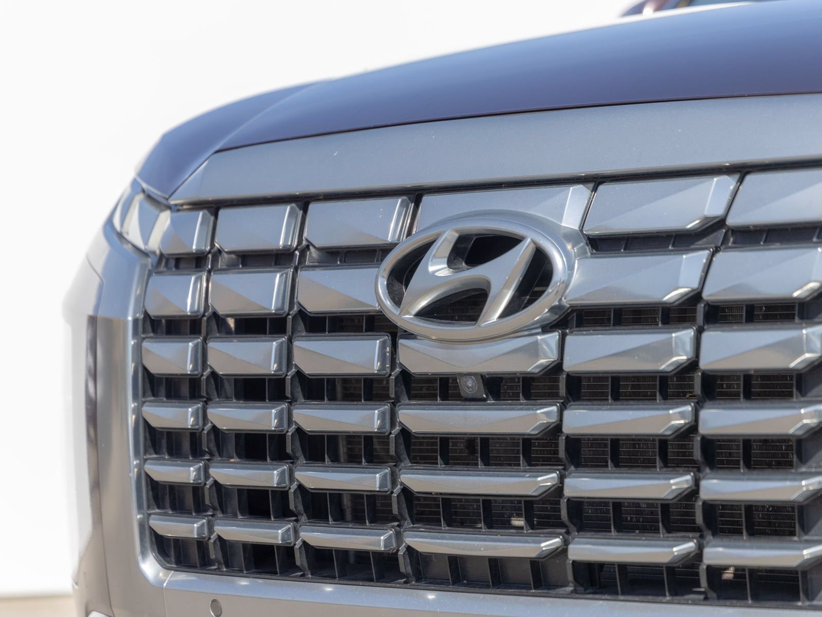 Used 2023 Hyundai Palisade Calligraphy FWD image 3