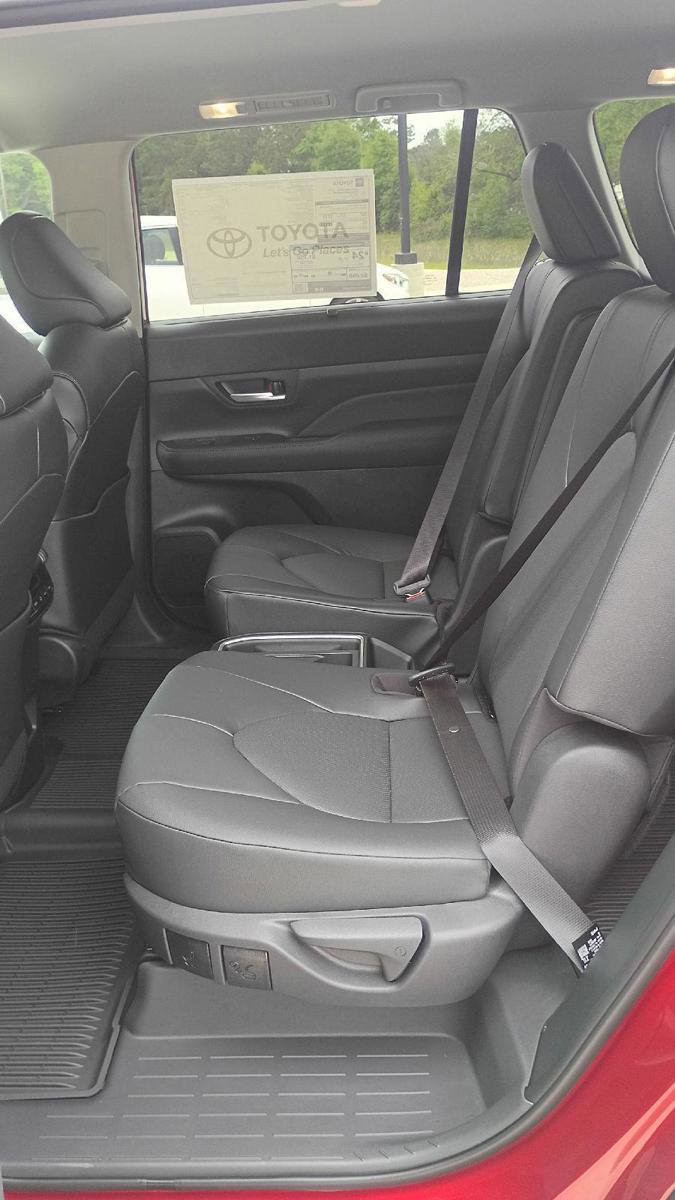 New 2026 Toyota Grand Highlander XLE image 13