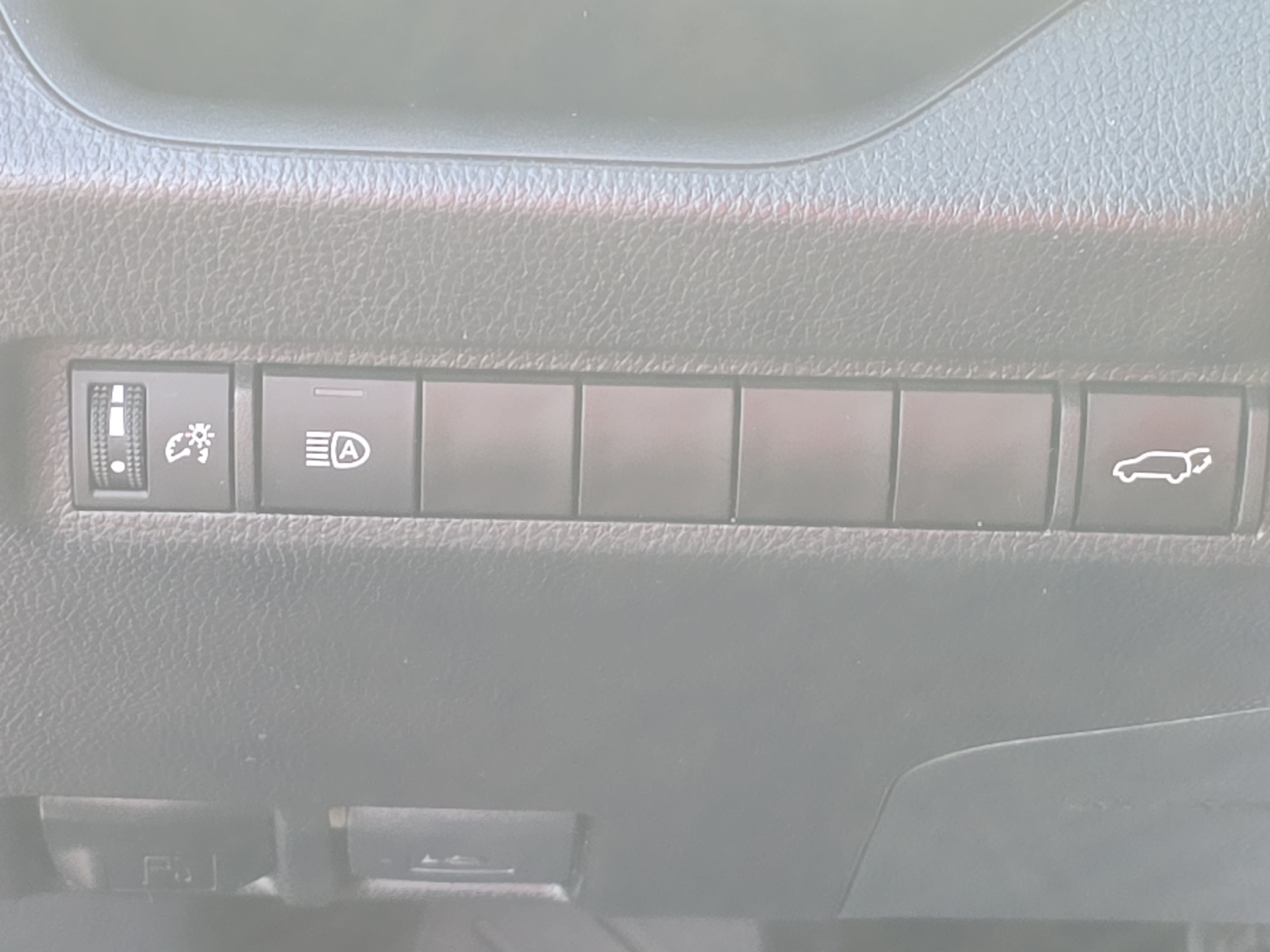 Used 2025 Toyota RAV4 XLE w/ Convenience Package FWD image 26