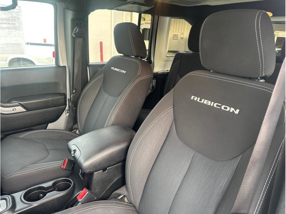 Used 2018 Jeep Wrangler Unlimited Rubicon w/ Connectivity Group image 18