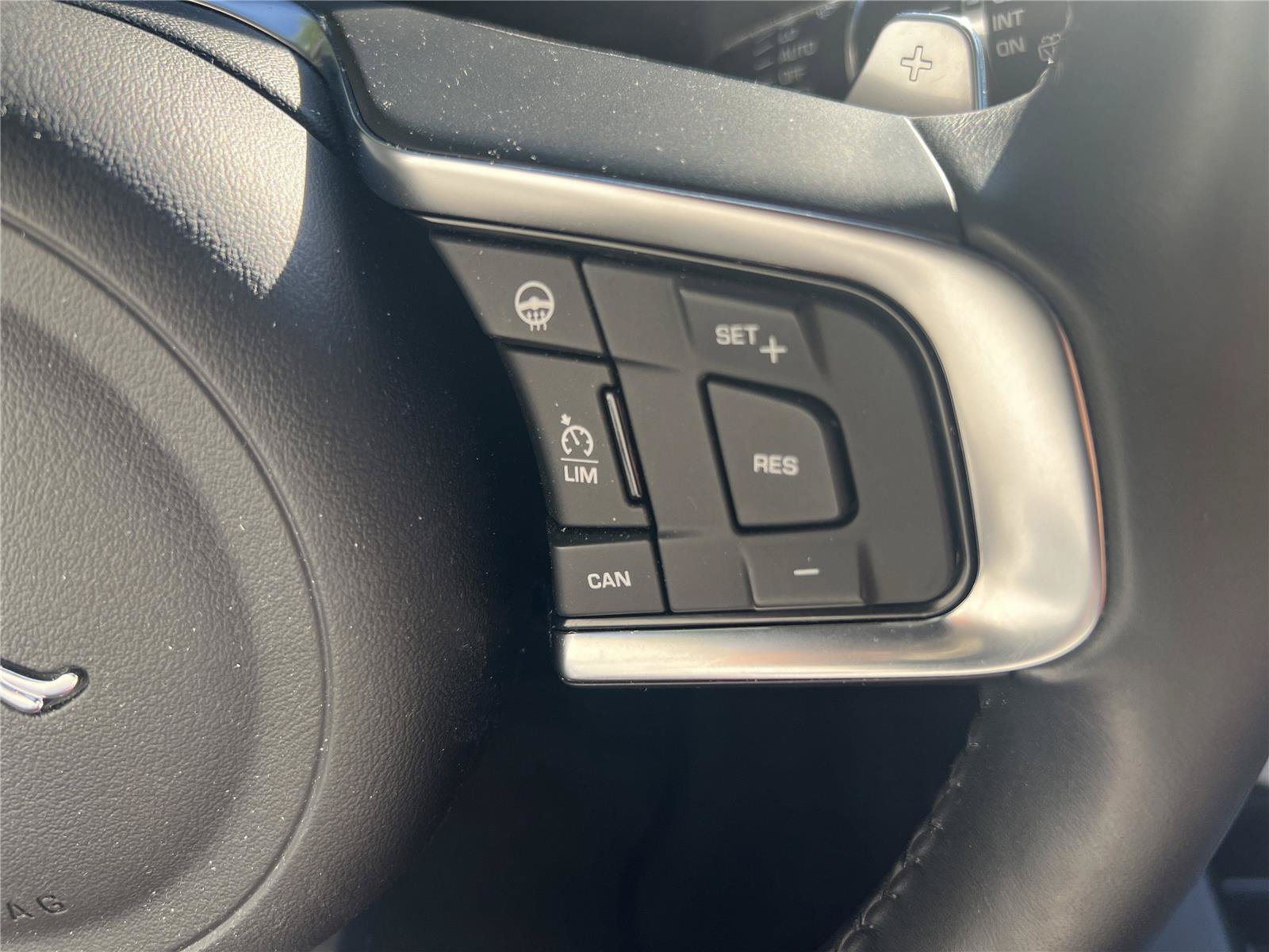 Used 2018 Jaguar F-PACE R-Sport AWD/4WD image 11