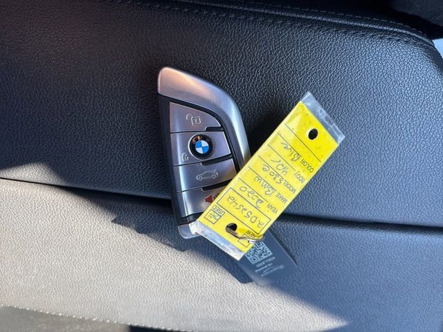 Used 2020 BMW 530e w/ Convenience Package image 40