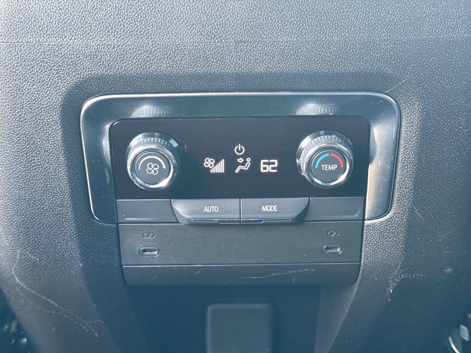 Used 2025 Chevrolet Suburban Z71 AWD/4WD image 19
