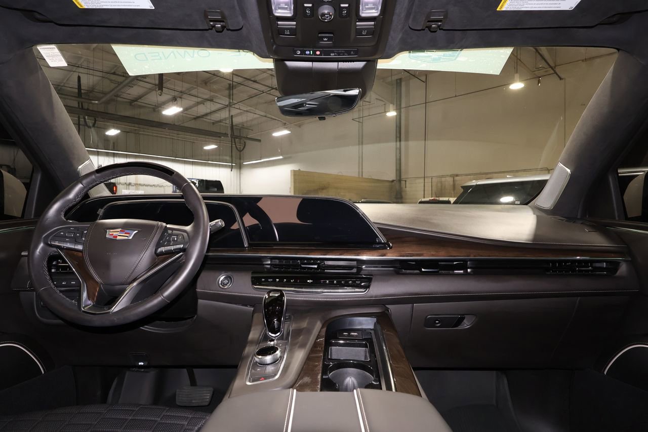 Certified 2024 Cadillac Escalade ESV Sport Platinum w/ LPO, ONYX Package AWD/4WD image 34