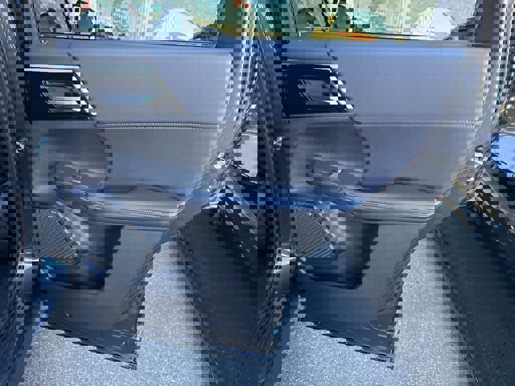 New 2025 Mitsubishi Outlander SE image 32