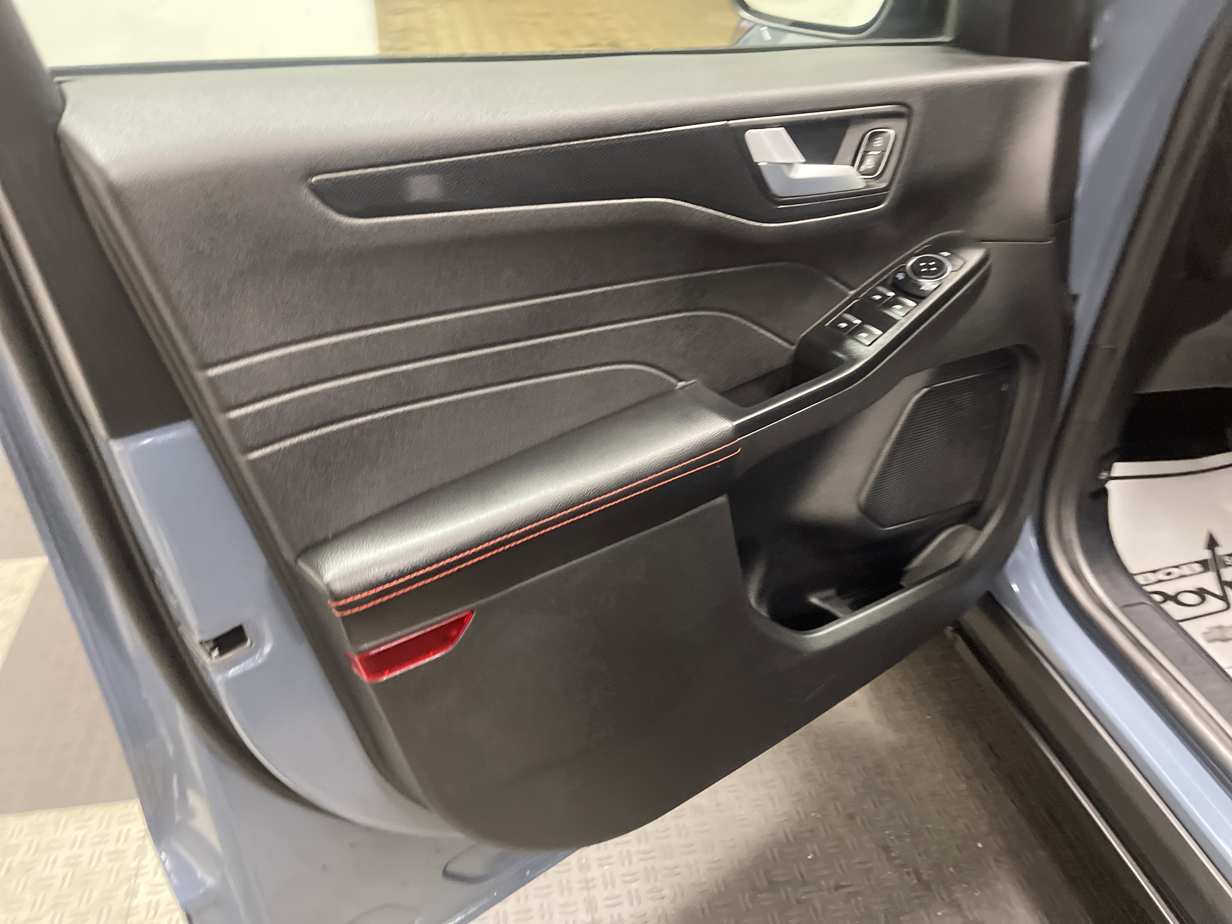 Used 2025 Ford Escape ST-Line image 10