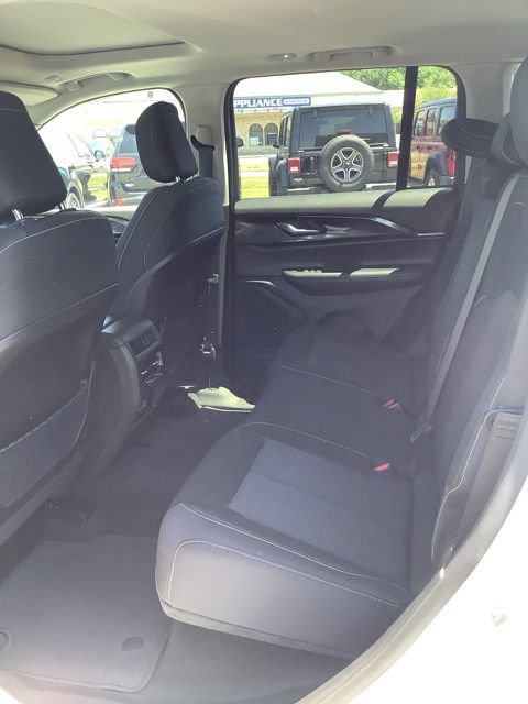 Certified 2023 Jeep Grand Cherokee Laredo AWD/4WD image 20