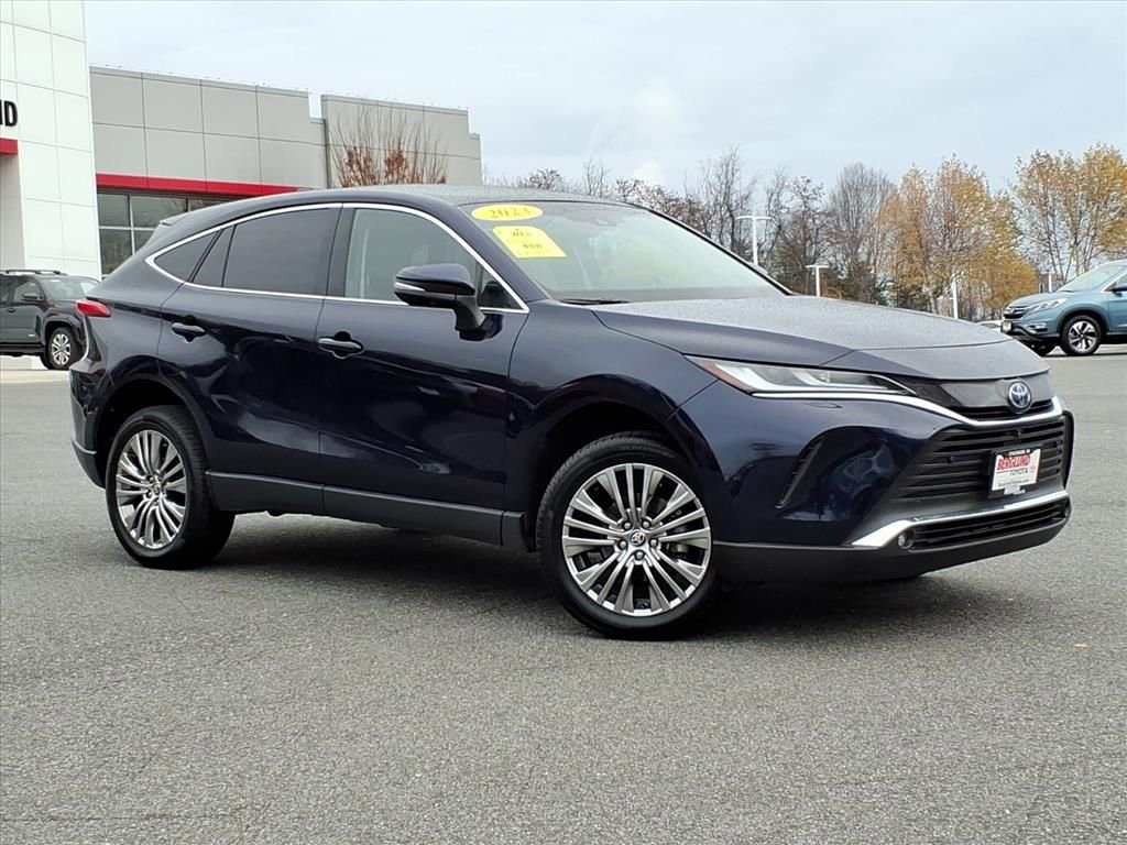 Used 2023 Toyota Venza Limited image 2