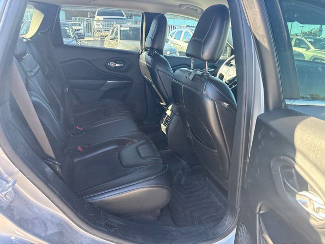 Used 2019 Jeep Cherokee Latitude Plus AWD/4WD image 13