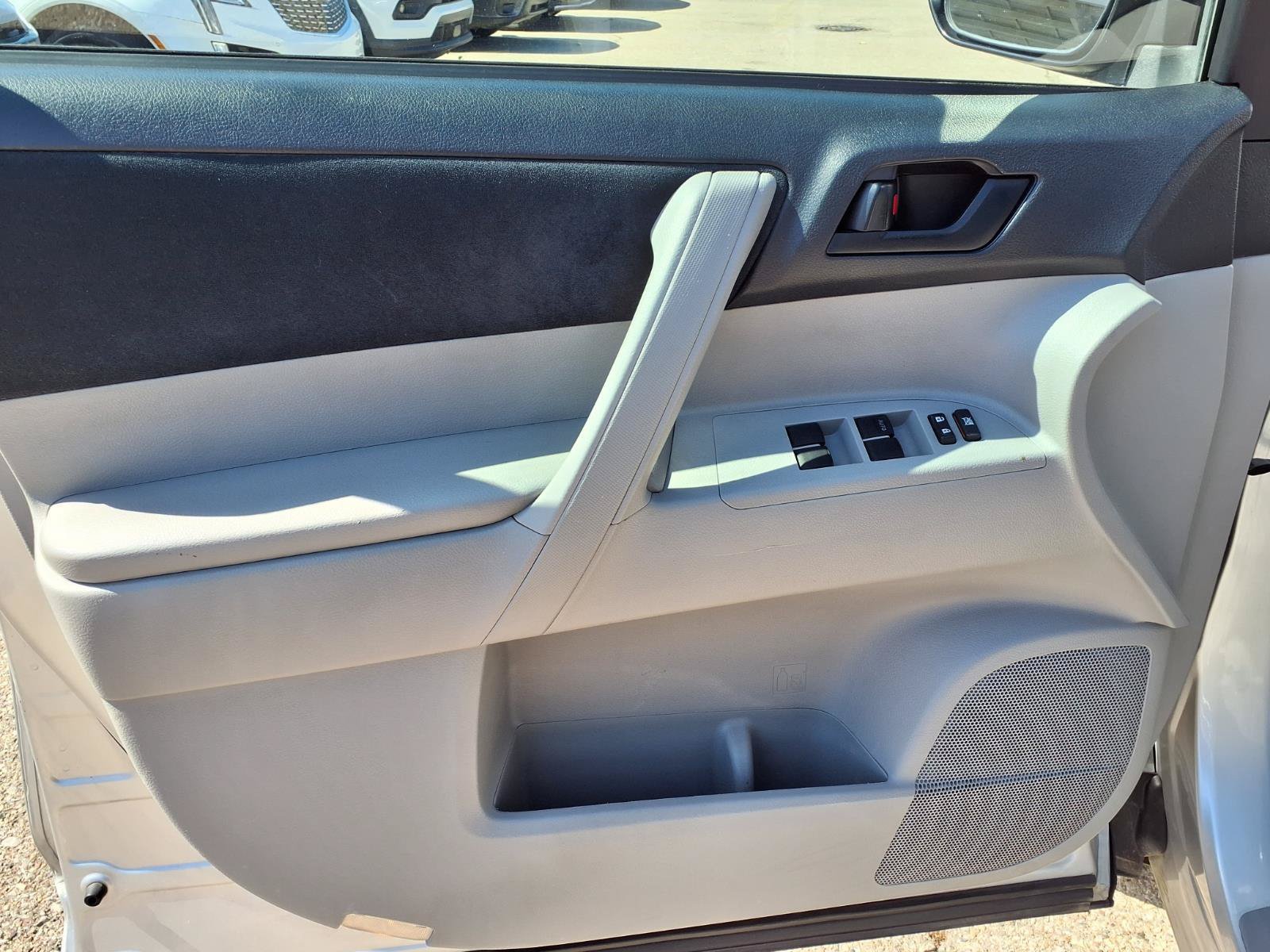 Used 2013 Toyota Highlander FWD w/ Cold Weather Pkg image 13