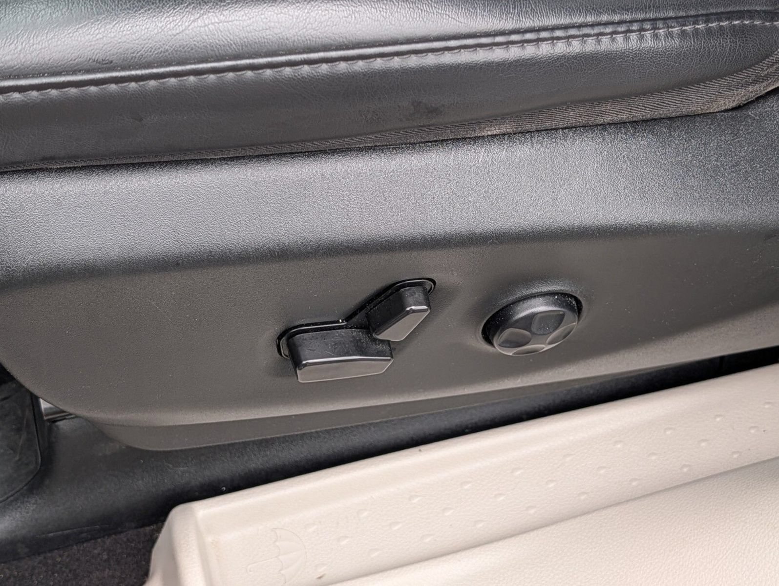 Used 2023 Chrysler Pacifica Touring-L FWD image 17