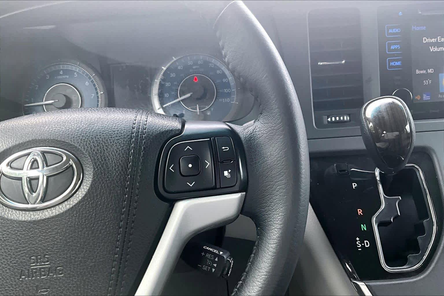 Used 2017 Toyota Sienna XLE w/ XLE Navigation Package FWD image 25