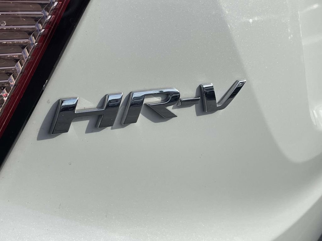 Used 2017 Honda HR-V LX image 9