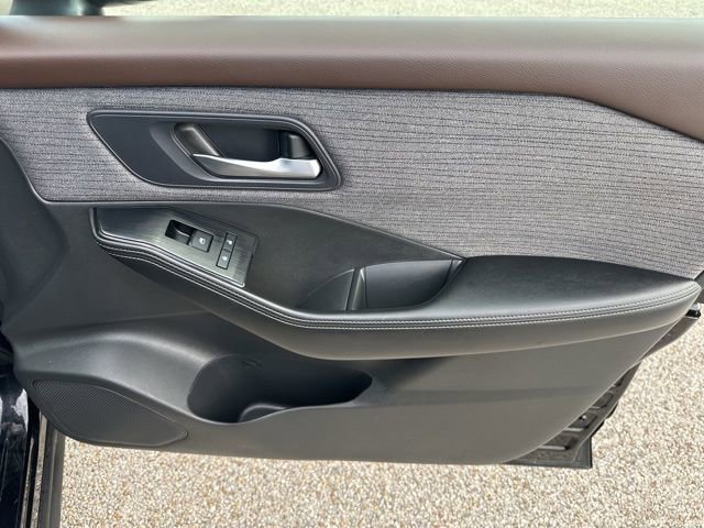 Used 2023 Nissan Rogue SV image 45