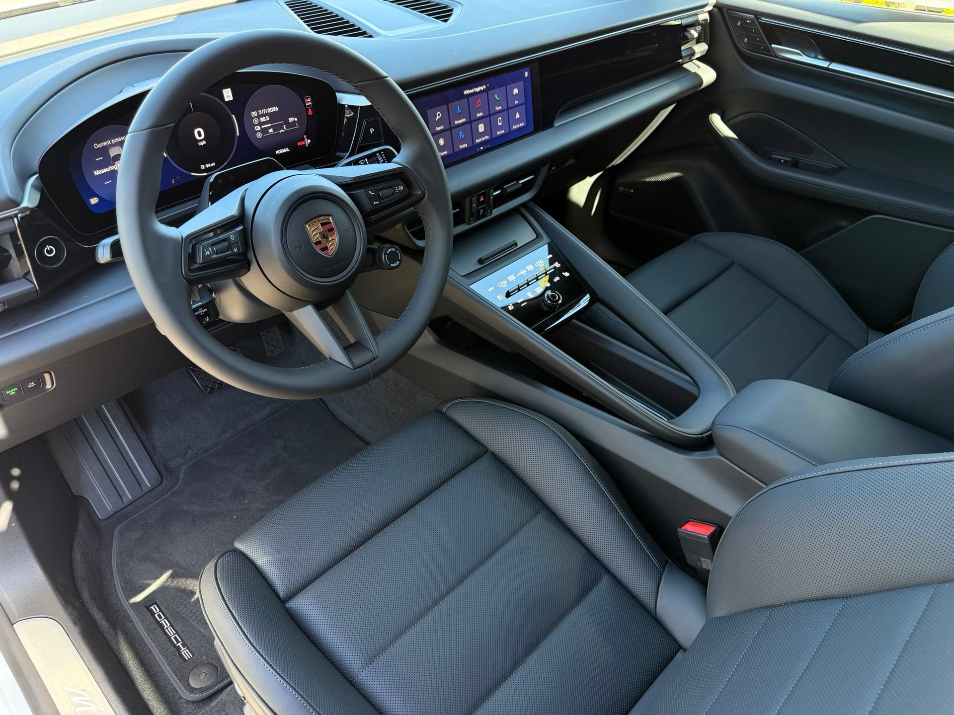 Used 2026 Porsche Macan Electric RWD image 4