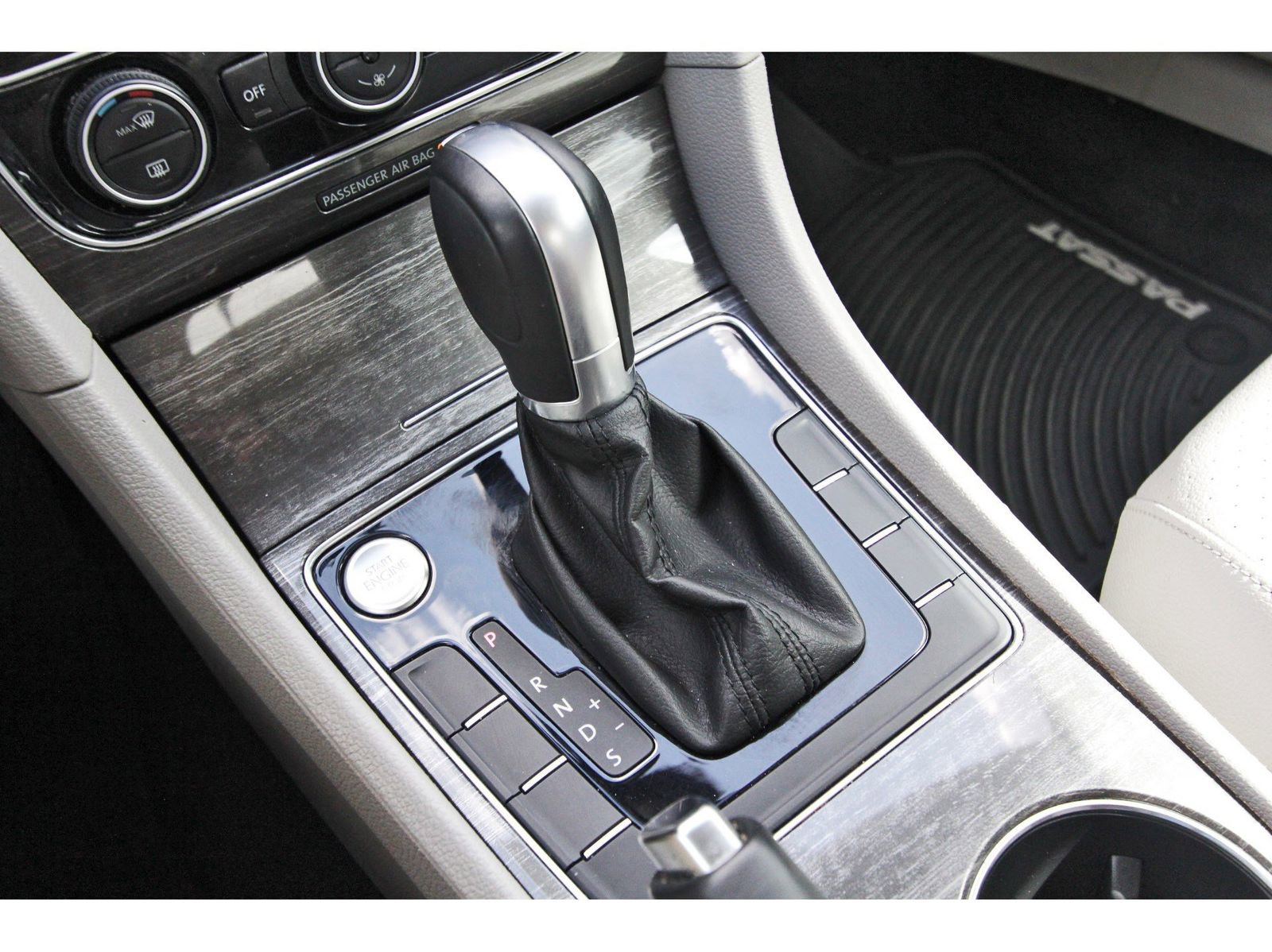 Used 2017 Volkswagen Passat 1.8T SE image 28