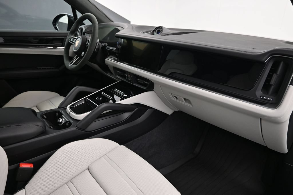 Certified 2024 Porsche Cayenne Turbo AWD/4WD image 14