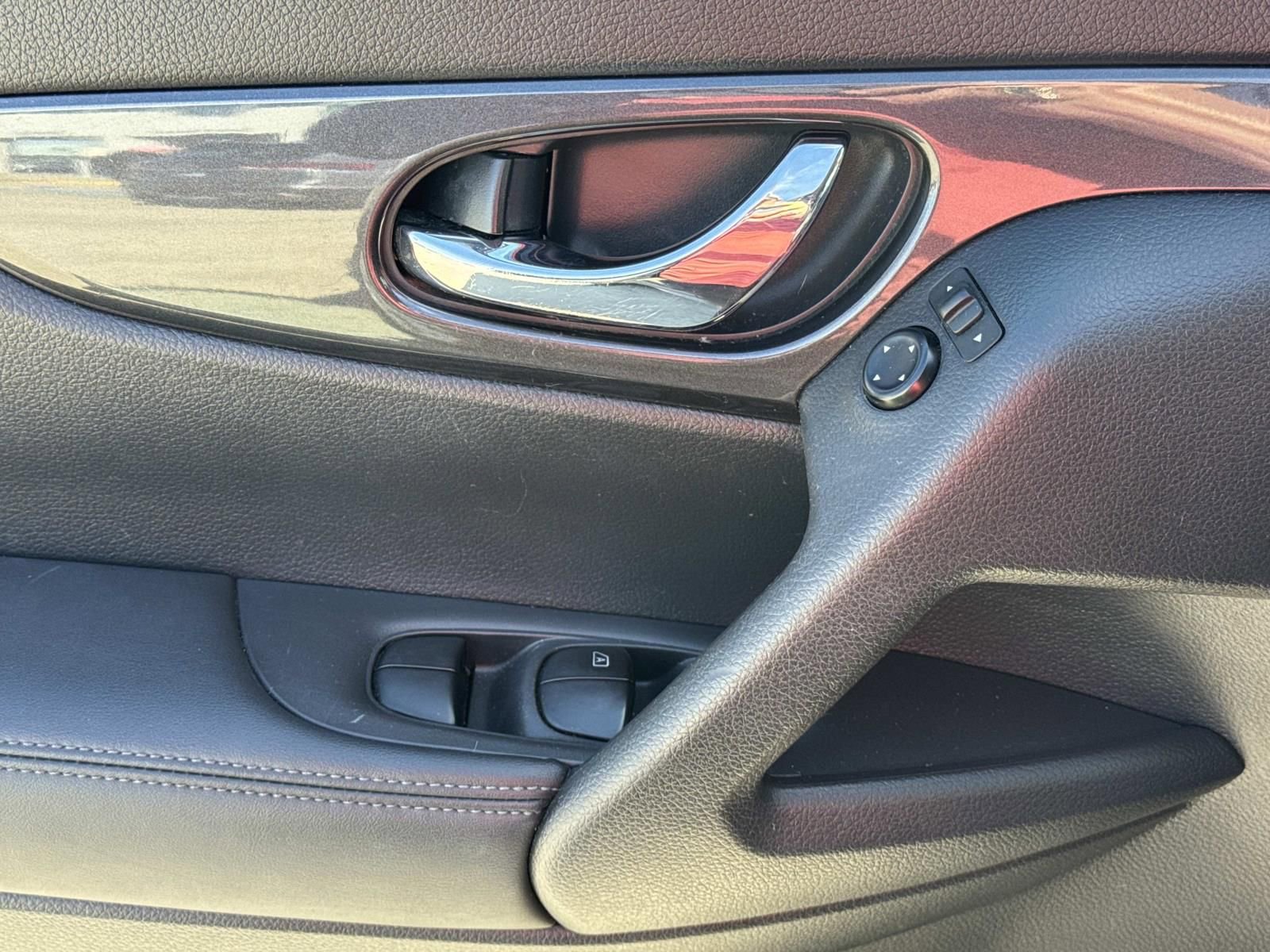 Used 2017 Nissan Rogue S w/ S Appearance Package image 19