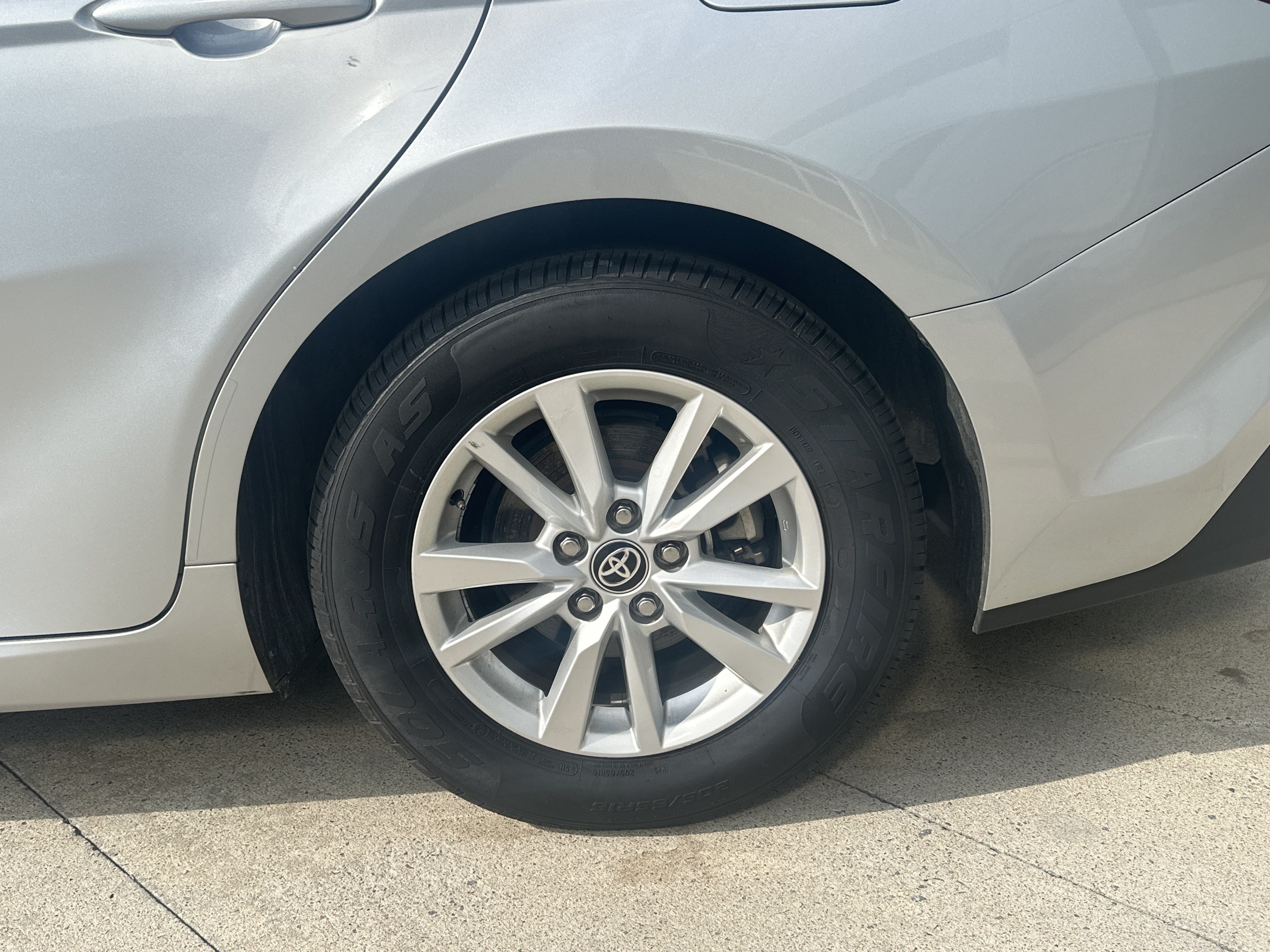Used 2025 Toyota Camry LE FWD image 3