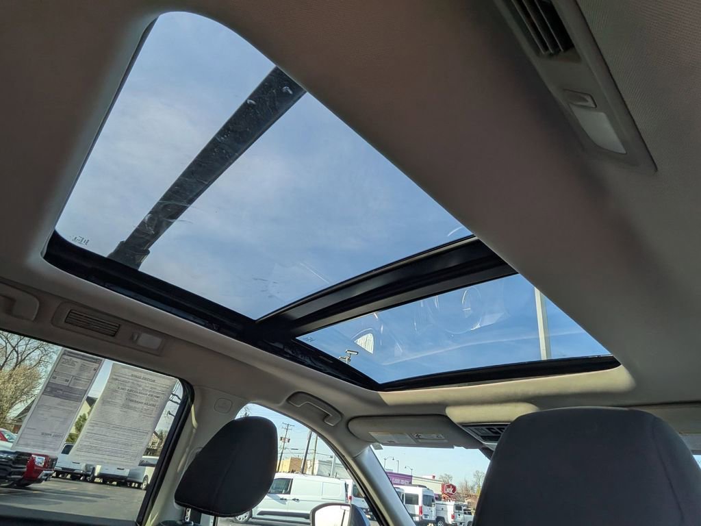 Used 2025 Nissan Pathfinder SV w/ SV Premium Package image 26