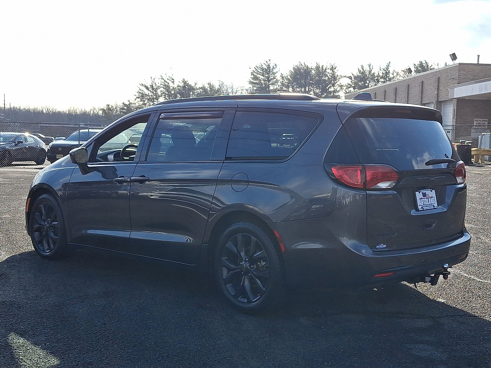 Used 2020 Chrysler Pacifica Touring-L w/ Advanced Safetytec Group image 5