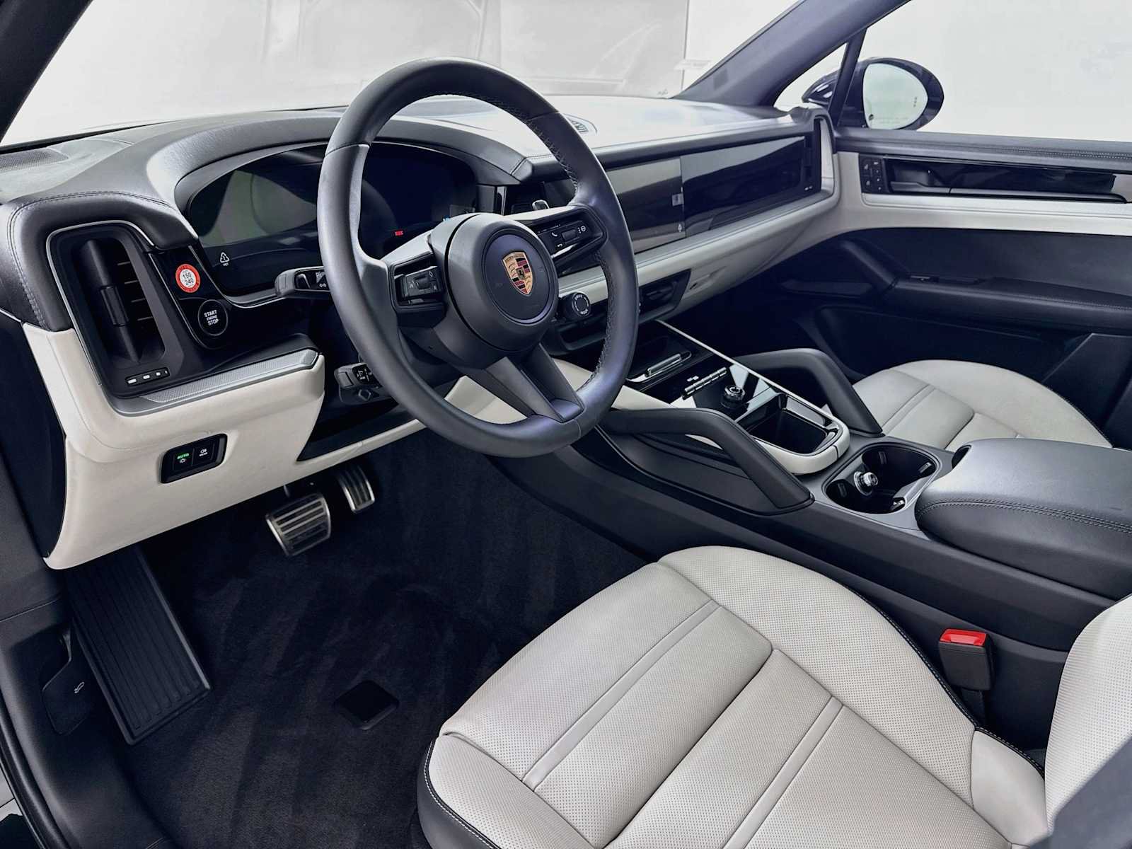 Certified 2025 Porsche Cayenne S AWD/4WD image 4