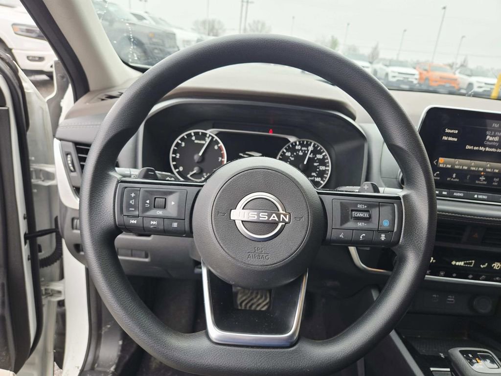 Used 2023 Nissan Rogue SV image 18
