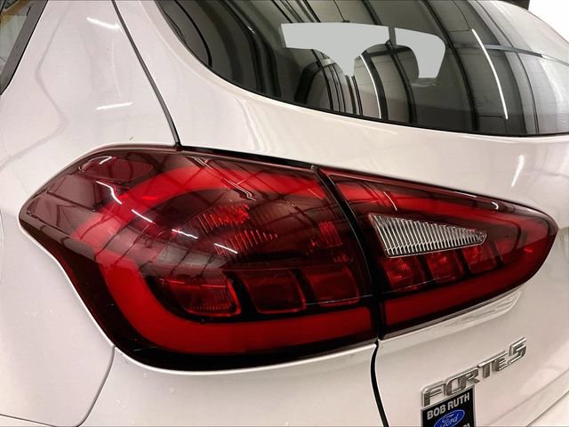 Used 2017 Kia Forte SX FWD image 28