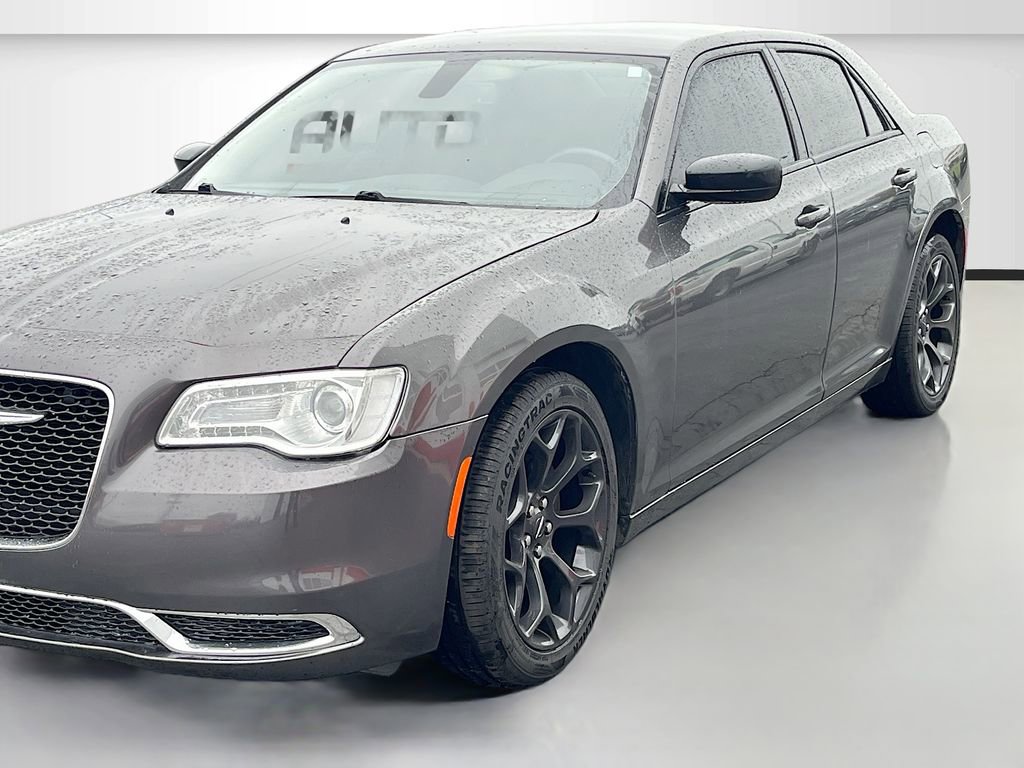 Used 2020 Chrysler 300 Touring w/ Sport Appearance Package image 3