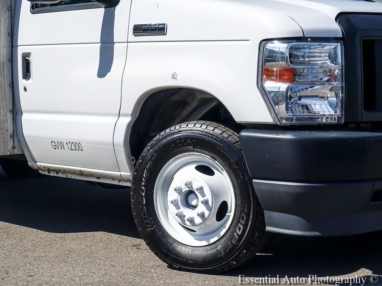Used 2021 Ford E-350 and Econoline 350 Super Duty RWD image 3