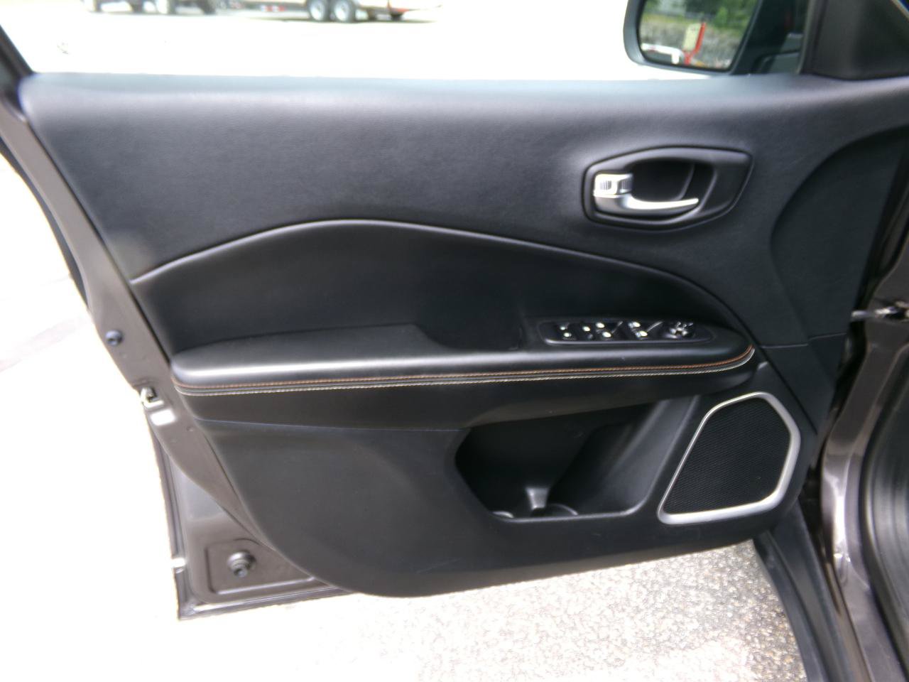 Used 2020 Jeep Compass Latitude w/ Cold Weather Group AWD/4WD image 12