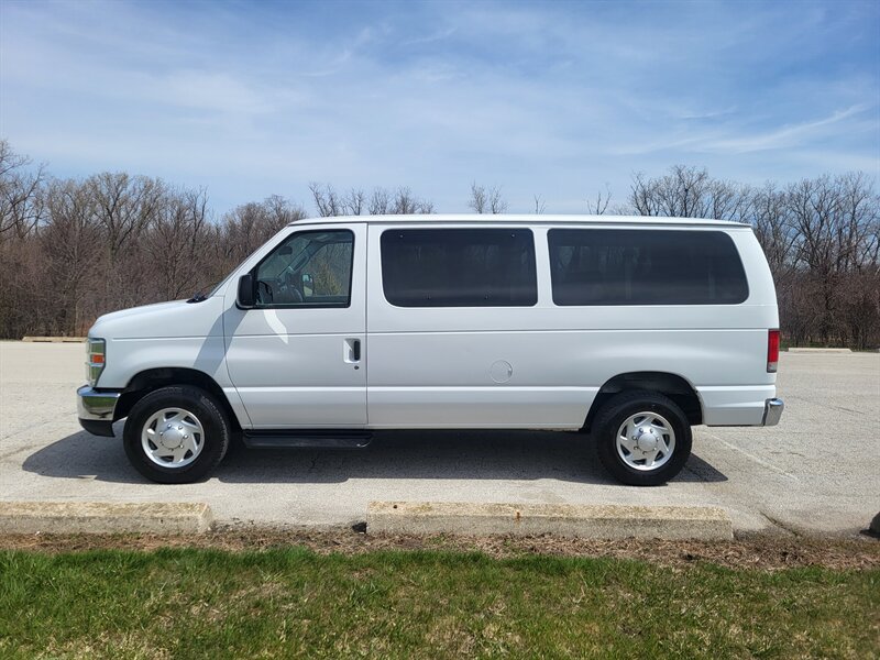 Used 2014 Ford E-350 and Econoline 350 XLT RWD image 3