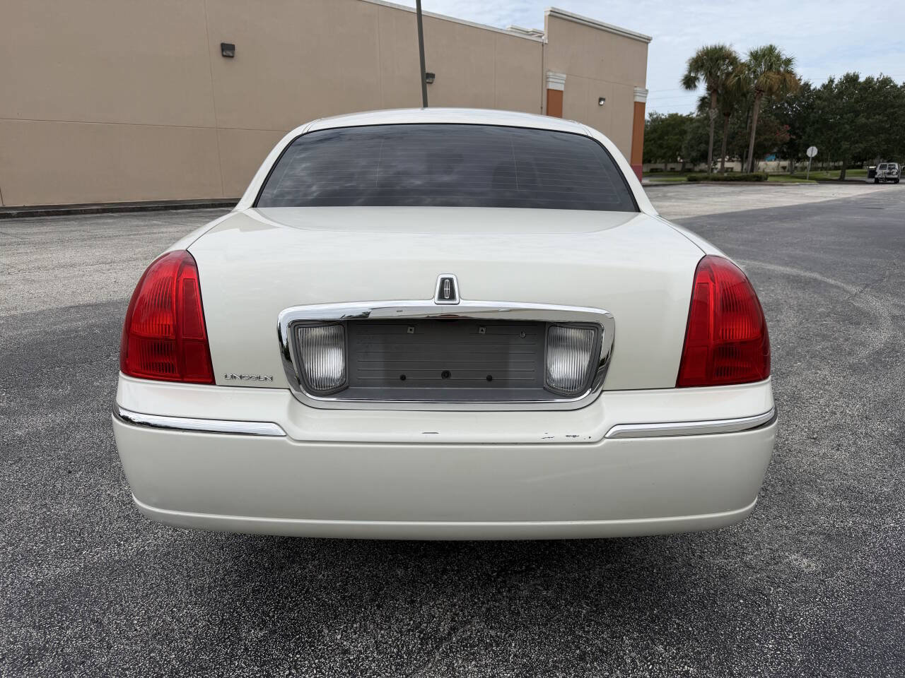 Used 2006 Lincoln Town Car Signature RWD image 5