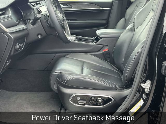 Used 2022 Jeep Grand Cherokee Overland w/ Luxury Tech Group IV AWD/4WD image 13