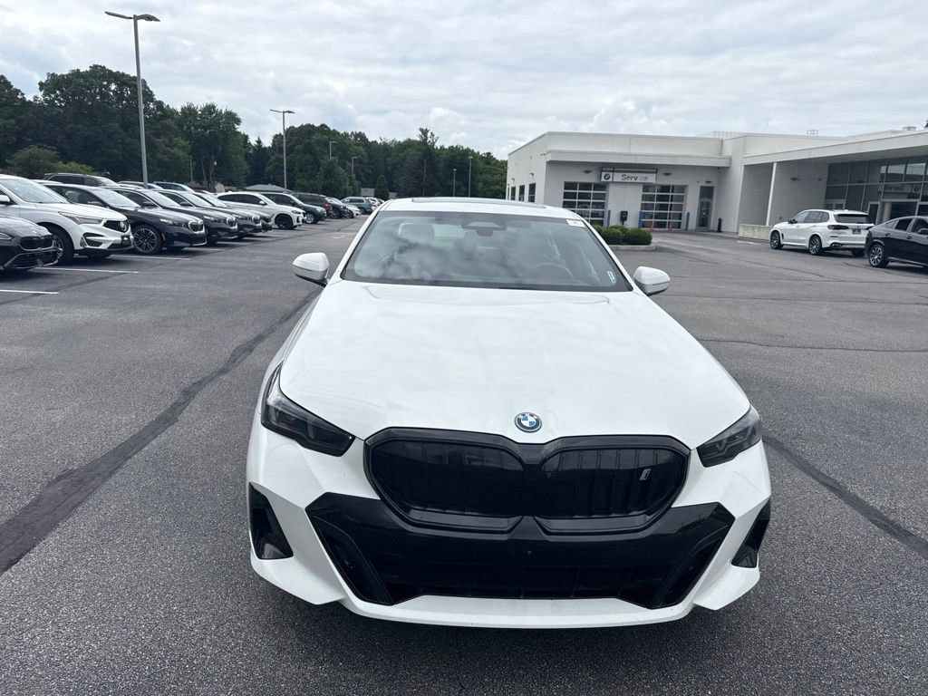 Used 2025 BMW i5 xDrive40 w/ M Sport Package AWD/4WD image 2